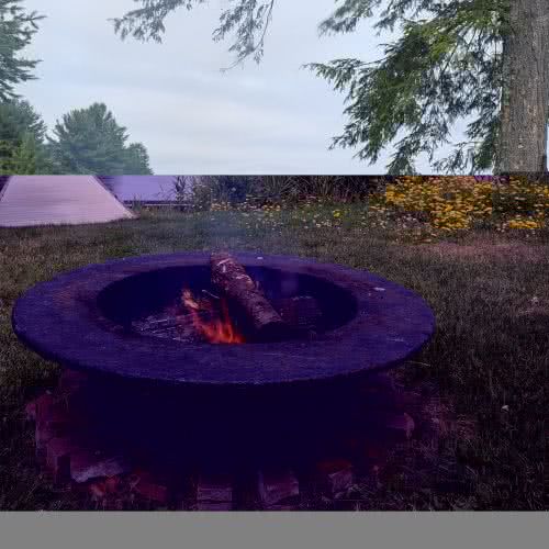 स्माइल अवाइल में हरे-भरे नॉर्थवुड्स के परिदृश्य में ऊंचे-ऊंचे देवदार के पेड़ और मनोरम प्राकृतिक पगडंडियां हैं, जो एक शांतिपूर्ण वन विश्राम के लिए उपयुक्त हैं।